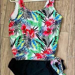 NWOT- Top and bottom Tie Side Blouson Swimsuit